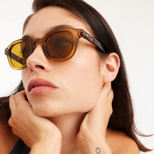 Load image into Gallery viewer, BARNER | Andy | Sunglasses | Glossy Ecru Olive Combi