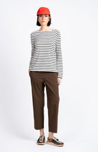 Load image into Gallery viewer, LOREAK MENDIAN | Bogak W LS T-shirt | Off White/Dark Green