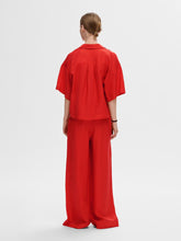 Load image into Gallery viewer, SELECTED FEMME | Lyra Boxy Linen Shirt | Scarlet Flame - LONDØNWORKS