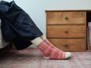 NISHIGUCHI KUTSUSHITA | Oslo Wool Jaquard Socks | Red Sox