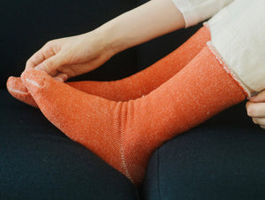 NISHIGUCHI KUTSUSHITA | Silk Cotton Lounge Socks | Beer Amber