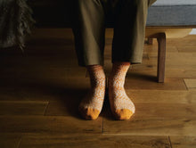 Load image into Gallery viewer, NISHIGUCHI KUTSUSHITA | Wool Ribbed Socks | Shine Red
