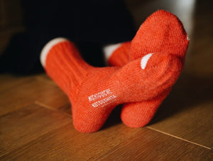 NISHIGUCHI KUTSUSHITA | Wool Ribbed Socks | Shine Red