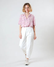 Load image into Gallery viewer, BRAVA FABRICS X PEANUTS | Peanuts Tropical Aloha Blouse | Pink