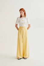 Load image into Gallery viewer, COMPANIA FANTASTICA | Top With Floral Buttons | White