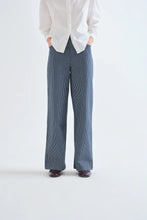 Load image into Gallery viewer, COMPAÑÍA FANTÁSTICA | Heart Button Jeans | Navy Blue