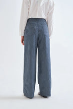 Load image into Gallery viewer, COMPAÑÍA FANTÁSTICA | Heart Button Jeans | Navy Blue