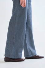 Load image into Gallery viewer, COMPAÑÍA FANTÁSTICA | Heart Button Jeans | Navy Blue
