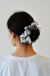 STAISE | Black Kitty | Black & White