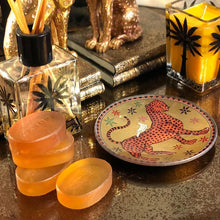 Load image into Gallery viewer, ORTIGIA SICILIA | Glass PLate &amp; Soap | Ambra Nera