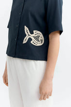 Load image into Gallery viewer, THINKING MU | Ane Fish Patch Blouse | Navy