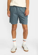 Load image into Gallery viewer, REVOLUTION | 4065 Linen Shorts  | Dust Blue