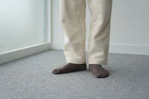NISHIGUCHI KUTSUSHITA | Silk Cotton Lounge Socks | Mocha Brown