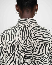 Load image into Gallery viewer, GRACE &amp; MILA | Vana Printed Oversized Jacket | Zebra - LONDØNWORKS
