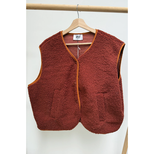 ØST LONDON | Kirsten Sleeveless Fleece Jacket | Rust