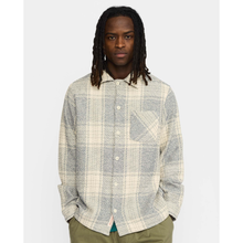 Load image into Gallery viewer, REVOLUTION | 3223 Casual Shirt | Off-White - LONDØNWORKS