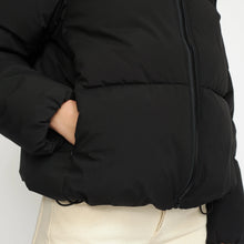 Load image into Gallery viewer, SELFHOOD | 77293 Short Puffer | Black