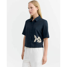 Load image into Gallery viewer, THINKING MU | Ane Fish Patch Blouse | Navy