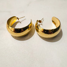Load image into Gallery viewer, CASSETTE BARCELONA | Malka Hoop Earrings | Gold - LONDØNWORKS