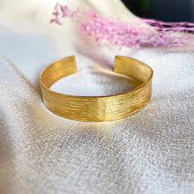 Load image into Gallery viewer, ASHIANA | Classic Brushed Gold Bangle - LONDØNWORKS