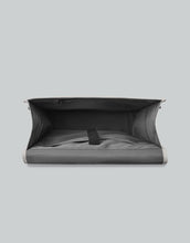 Load image into Gallery viewer, GASTON LUGA | Däsh Backpack 16&quot; | Olive