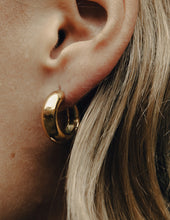 Load image into Gallery viewer, NORDIC MUSE | Medium Leverback Bold Hoops | Gold - LONDØNWORKS