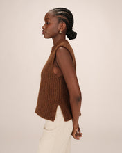Load image into Gallery viewer, GRACE &amp; MILA | Sablon Pullover Vest | Acajou - LONDØNWORKS